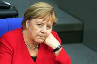 Kanzlerin Angela Merkel ist auf Tauchstation Kanzlerin Angela Merkel ist auf Tauchstation