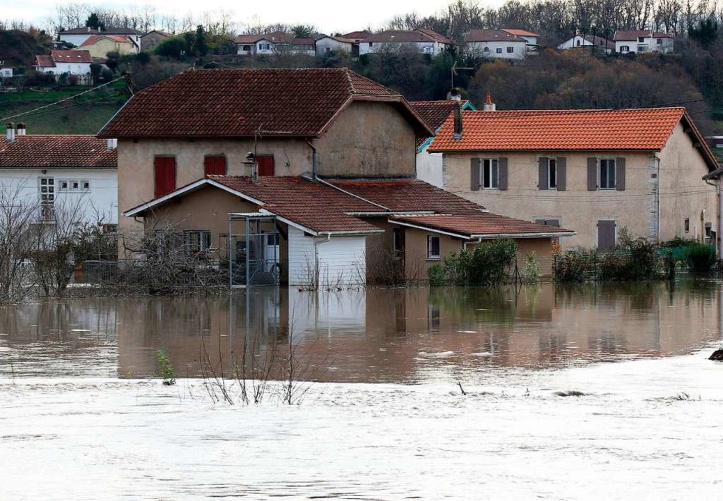 Mehrere Tote Bei Unwetter In Frankreich Tausende Haushalte Ohne Strom