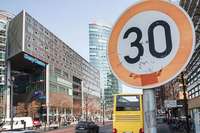 Radeln soll sicherer werden – hilft Tempo 30 in Städten? Radeln soll sicherer werden – hilft Tempo 30 in Städten?