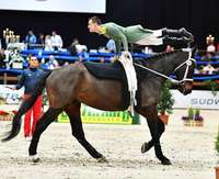 Akrobatik auf dem Pferd als Attraktion der Baden Classics Akrobatik auf dem Pferd als Attraktion der Baden Classics