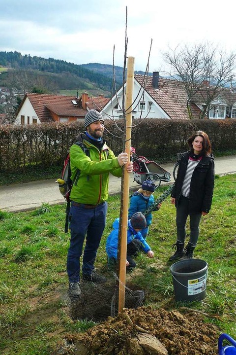 In Merzhausen pflanzen Kinder Bäume für Zukunft Merzhausen