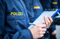 Schüler gehen lieber zur Polizei als zu Daimler Schüler gehen lieber zur Polizei als zu Daimler