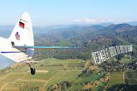 Poesie am Himmel – Michael Klants Flugaktion über Staufen Poesie am Himmel – Michael Klants Flugaktion über Staufen
