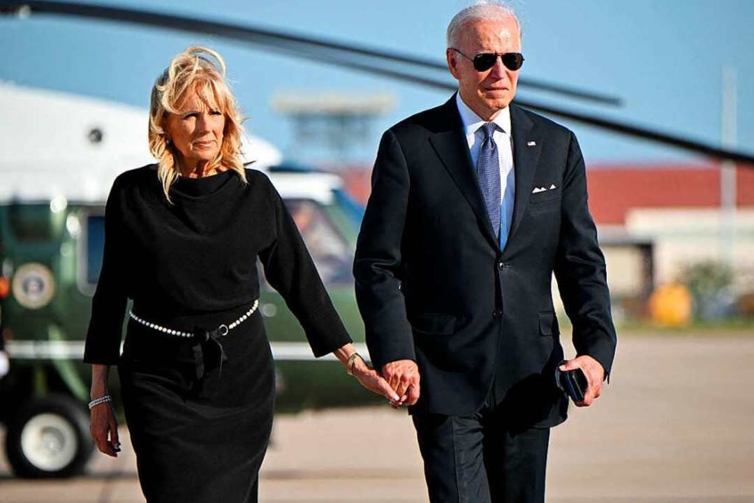 Joe Biden Besucht Uvalde Nach Dem Schul Amoklauf Ausland Badische