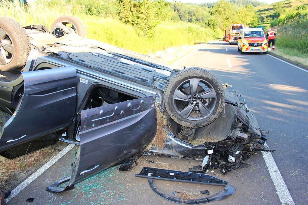 Auto Berschl Gt Sich Am Vogelsangpass B Tzingen Badische Zeitung