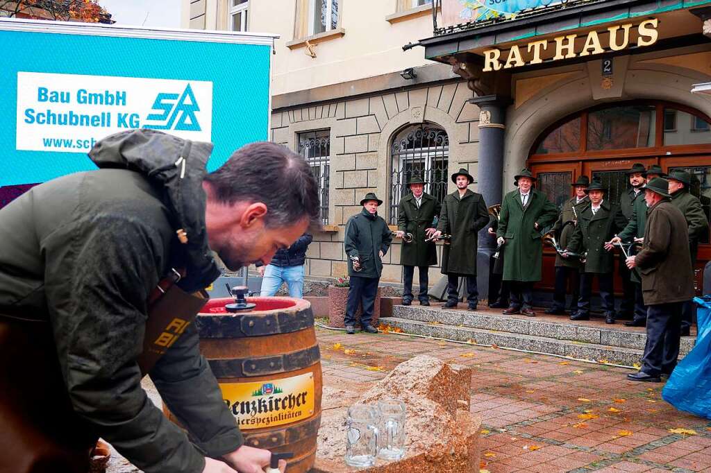 Verkaufsoffener Sonntag In Titisee Neustadt Besucher Trotzen Wind Und