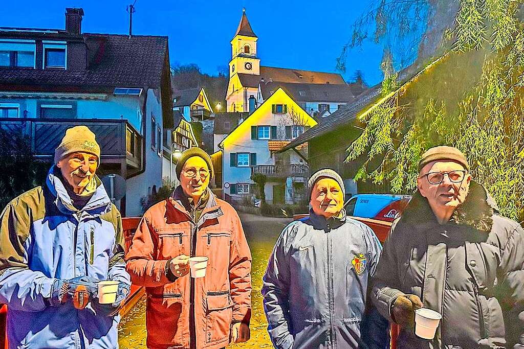 Im Advent Leuchtet Istein Abends Weihnachtlich Dank Engagierter