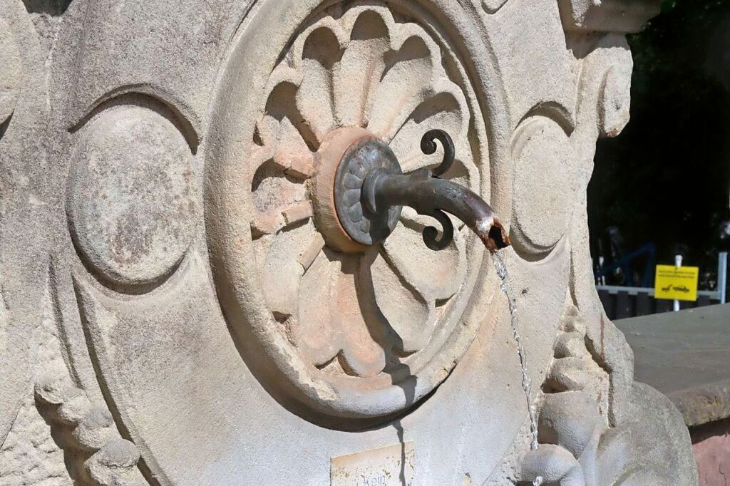 Nach Vandalismus und Leitungsschäden Müllheimer Brunnen fließen wieder