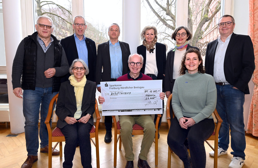 Freiburger Lions Club Bergibt Euro Spenden An Maks Und Skf