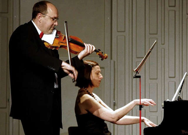 Frank Schilli und Anna Adamik erffnet...s Konzert mit Dvorks Sonatine G-Dur.   | Foto: Christian Heck