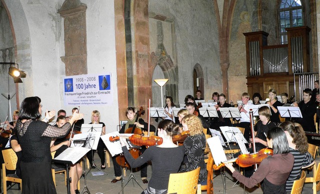 Das Orchester des Scheffel-Gymnasiums ...zert in der Alten Kirche St. Michael.   | Foto: Georg Diehl