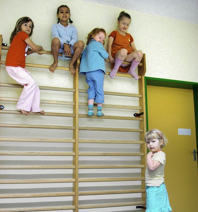 Der Kindergarten St. Martin wchst. Li...  (von links) fhlen sich darin wohl.   | Foto: Langelott