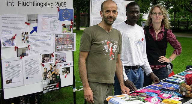 Thierry Ertle, Saikou Ceesay und Annet...heitlichen Probleme von Flchtlingen.   | Foto: Thomas Loisl Mink