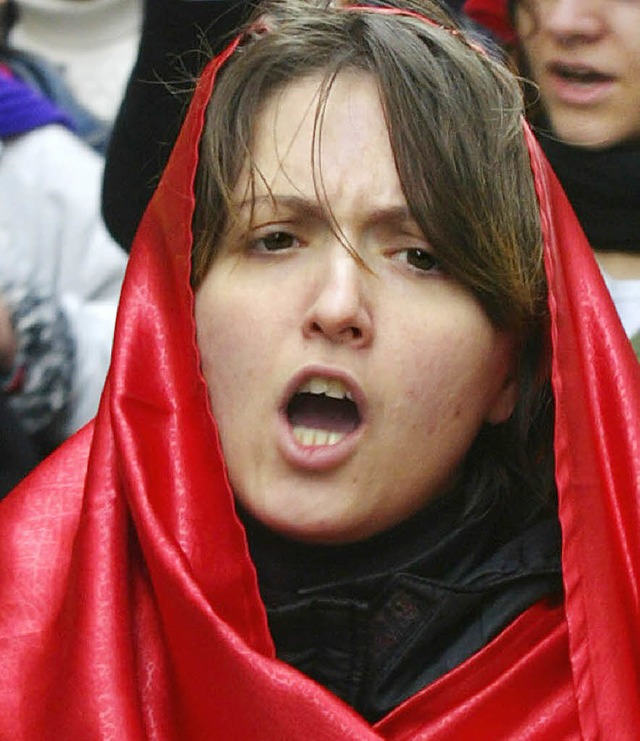 Sie fordern ihre Rechte ein: trkische Musliminnen am Weltfrauentag.   | Foto: afp