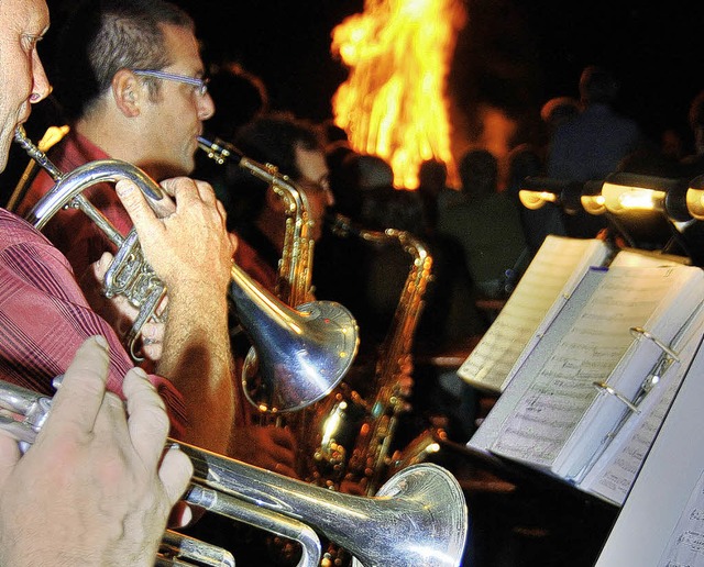 Musik und Feuer &#8211; die Sonnwendfe...h hat viele sympathische Komponenten.   | Foto: Hans-Jochen Voigt