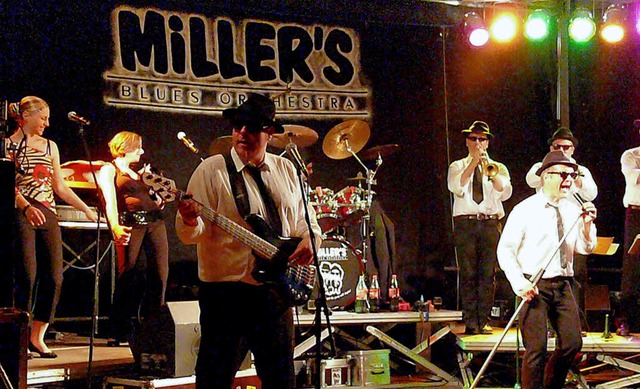 Das Miller&#8217;s Blues Orchestra heizte dem Publikum ordentlich ein.   | Foto: Frank Leonhardt