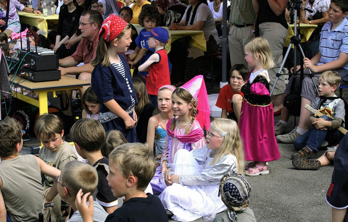 Burgfrauleins Ritter Und Knappen Auf Dem Festplatz Steinen Badische Zeitung