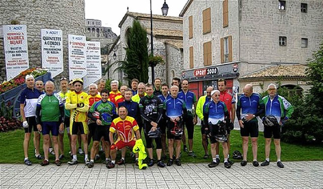 Die Teilnehmer der Tour im Etappenort Sisteron  | Foto: Privat