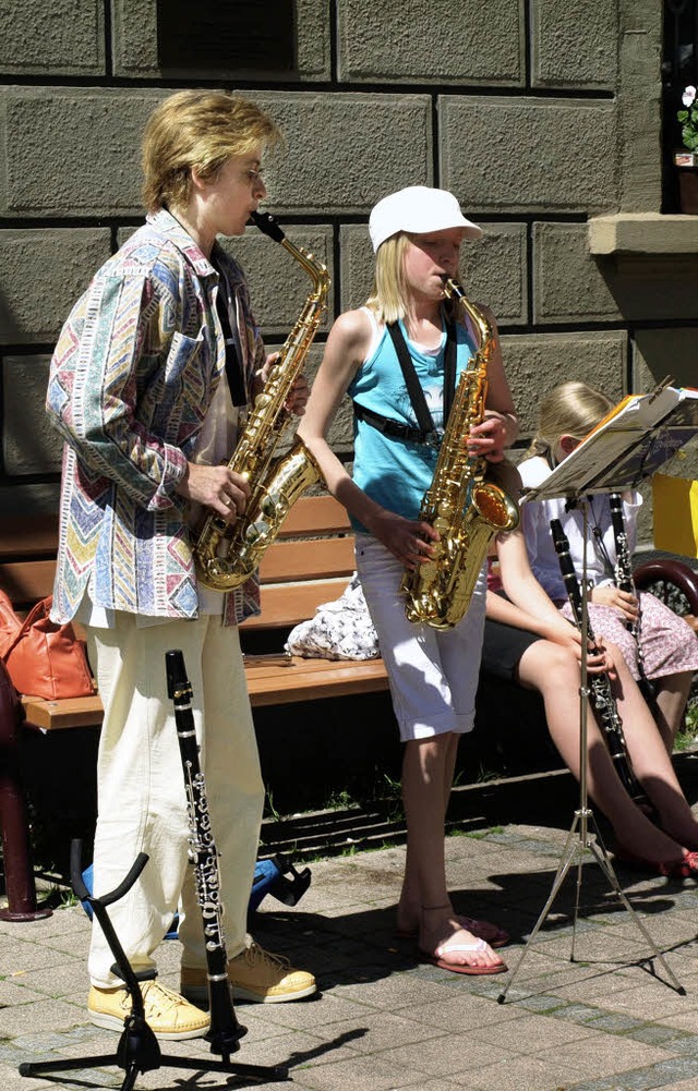 Musik  vor dem Rathaus:  Jugendmusiksc...nstadt fr die Ausbildung in der JMS.   | Foto: M.Pfordt