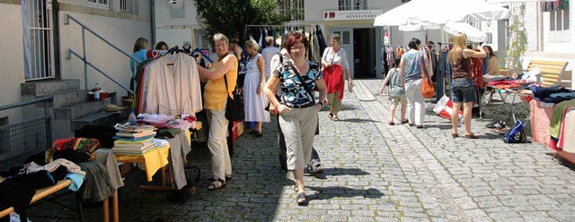 Hat lngst sein Stammpublikum: der Frauenflohmarkt am Kesselhaus    | Foto: Anna-Lisa Sutter