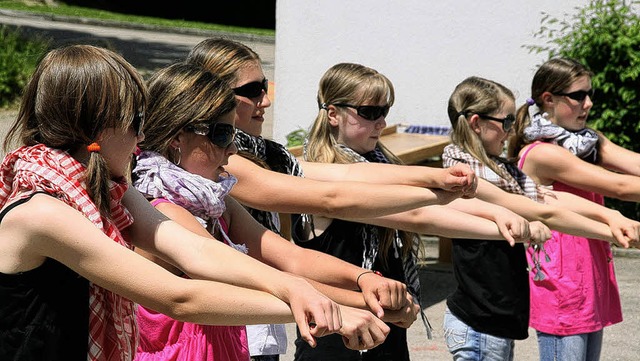 Stimmig: Die Mdchen der Grwihler Sch...rer Tanzdarbietung auf dem Sommerfest   | Foto: Peter Schtz