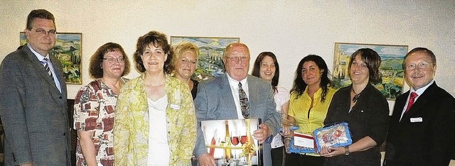 Sie feierten das Jubilum der Sparkass...rlenweg)  und Direktor Hermann Weber.   | Foto: Dieter fink