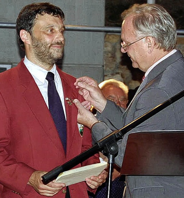 Harald Bobeth, Prsident des Blasmusik...bert Eschbach die silberne Ehrennadel. 