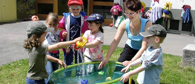 Wasser marsch: Dank einer Spende der J...ro) jetzt nach Herzenslust planschen.  | Foto: Christa Maier