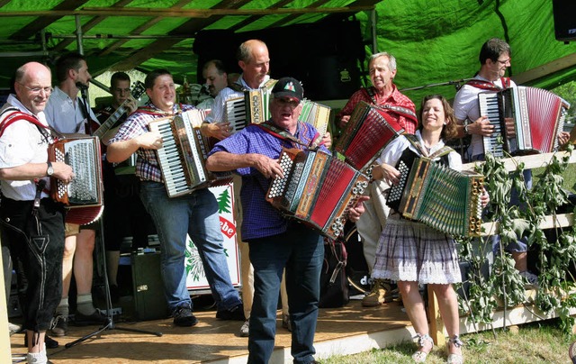 Finale des 4. Hochschwarzwlder Musika...40 Musiker noch einmal voll ins Zeug.   | Foto: DIETER MAURER