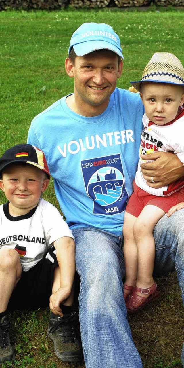 Heute Abend mssen die fuballbegeiste...ls Volunteer in Basel unterwegs sein.   | Foto: Susan Bersem