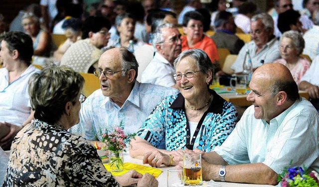 Die zahlreichen Gste amsierten sich ...l der Patroziniumsfeier in Dundenheim.  | Foto: Wolfgang Knstle