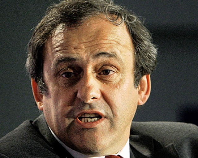 UEFA-Chef Michel Platini ist gar nicht...und Polen als EM-Austragungsort 2012.   | Foto: dpa