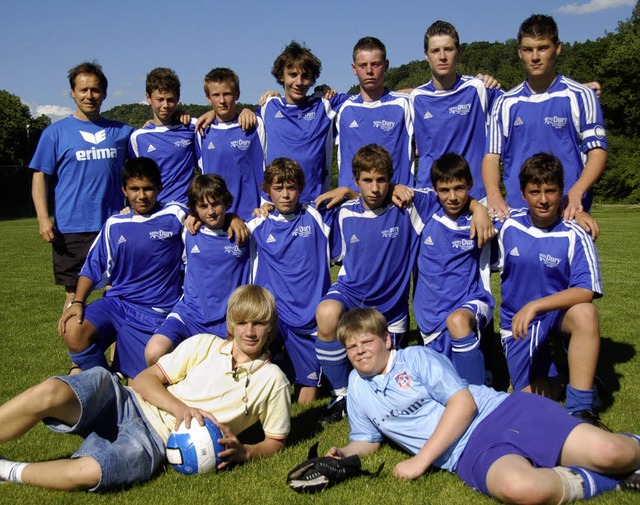 Rund 30 Kinder, vom Bambini- ber F- b...liga-Team des FC Lffingen 5:4 Toren.   | Foto: Dietmar Noeske