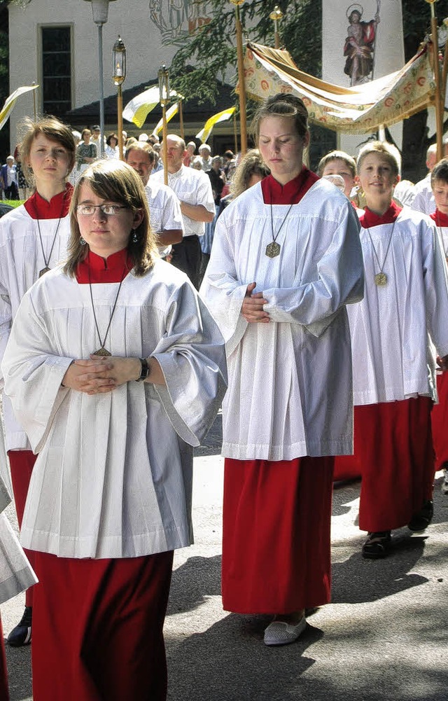 Die Prozession durch das Dorf ist Teil des Pfarrfestes.   | Foto: Lindemann