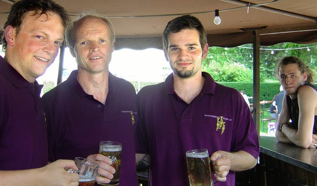 Dominik Weber, Thomas Uhl und Thomas M...usikverein auch etwas zu trinken gab.   | Foto: Beatrice Scherer