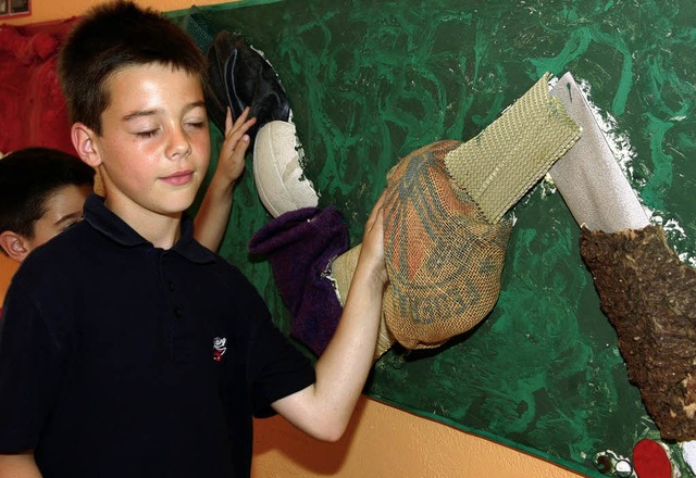 Augen zu und nachgefhlt, was das eige...astbilder in der Grundschule Altdorf.   | Foto: Sandra Decoux-Kone