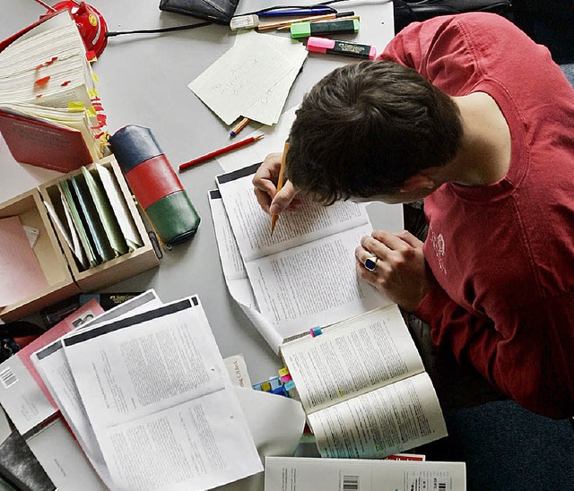 Schreibend lernen &#8211; dies den Stu...le von Schreibzentren an Hochschulen.   | Foto: ddp