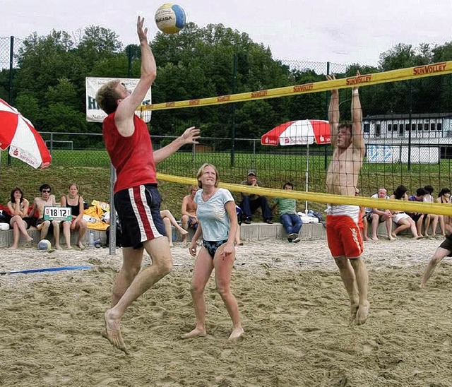 Auf der Beachvolleyball-Anlage beim Ki... noch um ein Minispielfeld erweitert.   | Foto: HEBDING