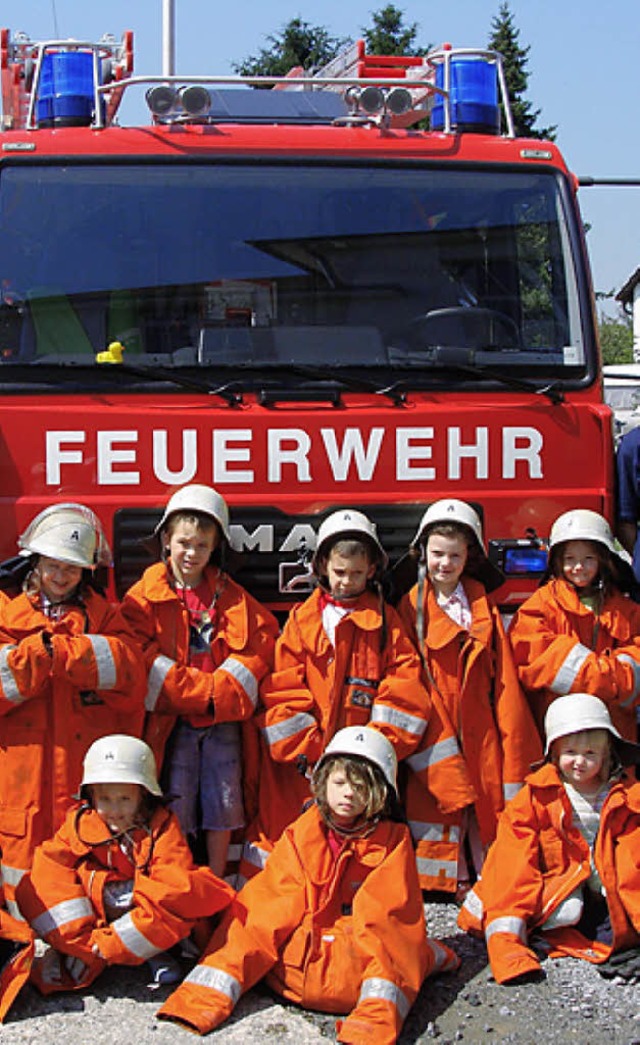 Hier besuchte der Kindergarten die Feu...ird das 75-jhrige Jubilum gefeiert.   | Foto: Patric Stippich