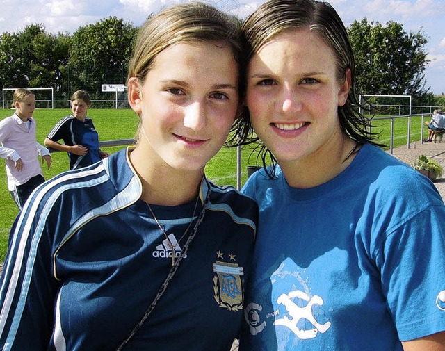Begabte Fuballerinnen: die Schwestern... zum 1. FFC Frankfurt gewechselt ist.   | Foto: privat