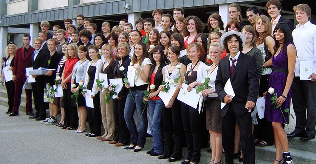 <Bildtext> 59 Schler des Kreisgymnasi...eifezeugnis in der Tasche.</Bildtext>   | Foto: heidrun simoneit