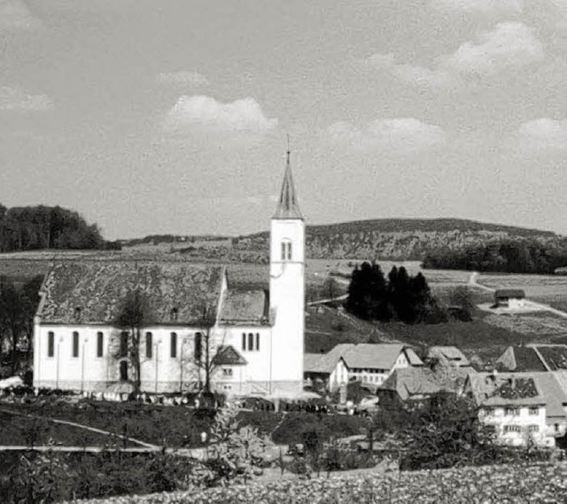 Rickenbach gestern und heute &#8211; z...alb der Kirche ist heute dicht bebaut.  | Foto: BZ