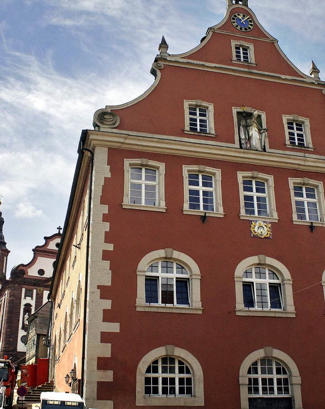 Keine Risse und Falten mehr am Ettenhe...thaus: Die Fassade wird aufgehbscht.   | Foto: Ulrike Hiller