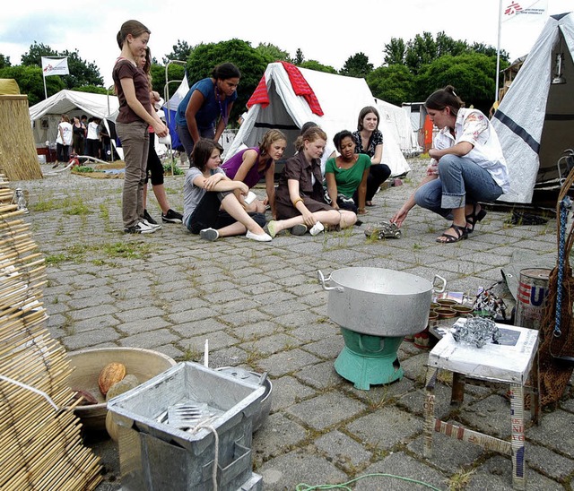 Flchtlingsalltag: Inga Wilhelms  gibt  Schlern einen Einblick.  | Foto: kunz