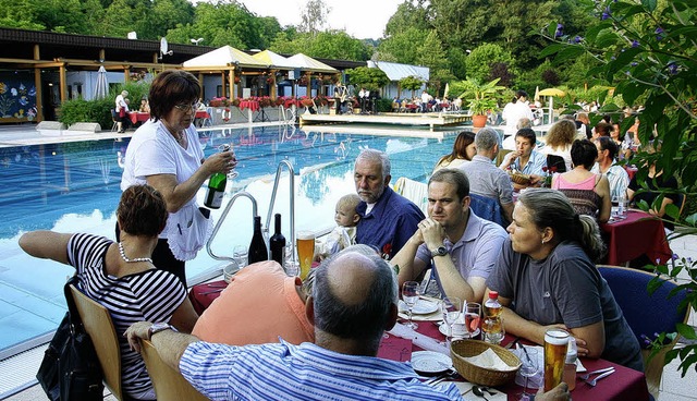 Wie Urlaub: Das Candlelight-Dinner im Kippenheimer Schwimmbad.  | Foto: Decoux-Kone