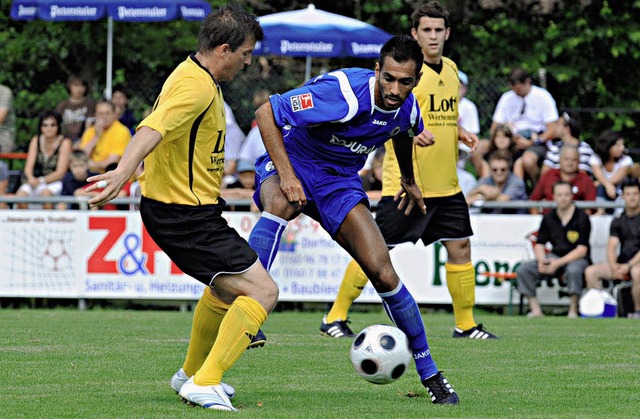 Stark am Ball: SC-Neuzugang Yacine Abdessadki (Mitte)     | Foto: heuberger