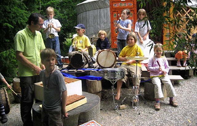 &#8222;Kinder inspirieren sich gegense... auf dem Schulgelnde im Brudergarten.  | Foto: NATURSCHULE