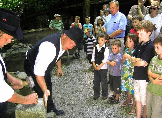 Vor allem die Kinder sind immer wieder...fhrungen im historischen Steinbruch.   | Foto: Franz Hilger