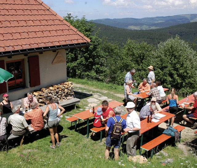 Gefeiert wurde beim Ski-Club Schnau-B...einen Fest mit groartiger Aussicht.    | Foto: Karin Maier