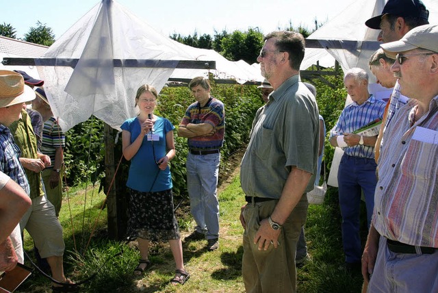 <Bildtext>Die Aufmerksamkeit der Besuc... Versuchsgarten Opfingen.</Bildtext>    | Foto: Silvia Faller